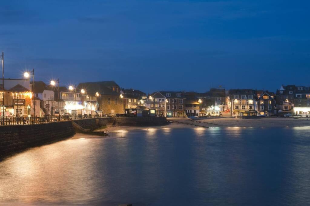 St Ives Apartment Private Parking With Garden 10 Minute Walk Into Town And Beach ภายนอก รูปภาพ