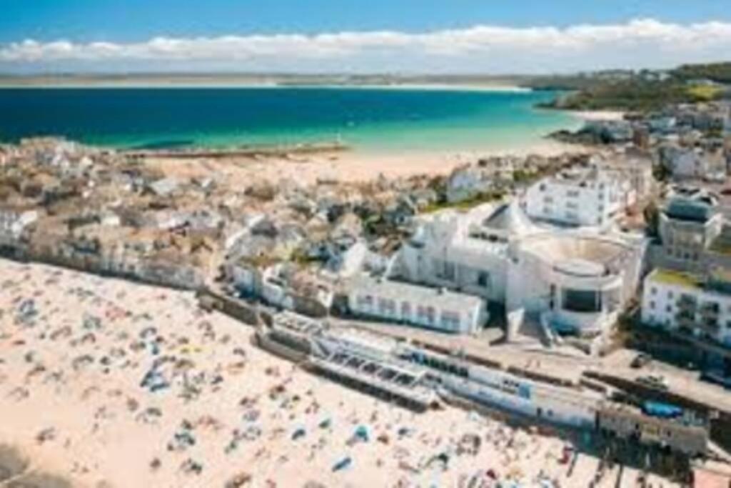 St Ives Apartment Private Parking With Garden 10 Minute Walk Into Town And Beach ภายนอก รูปภาพ