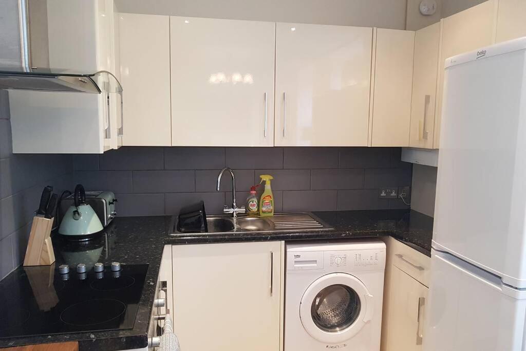 St Ives Apartment Private Parking With Garden 10 Minute Walk Into Town And Beach ภายนอก รูปภาพ