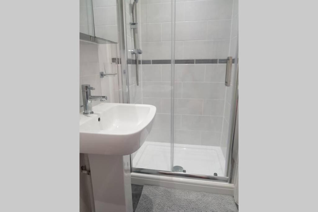 St Ives Apartment Private Parking With Garden 10 Minute Walk Into Town And Beach ภายนอก รูปภาพ